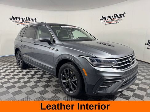 Used 2023 Volkswagen Tiguan SE w/ Panoramic Sunroof Package AWD/4WD image 6