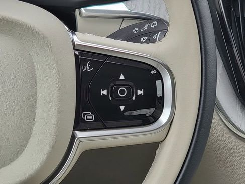 Used 2024 Volvo XC60 B5 Ultimate image 31