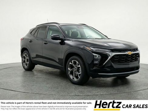 Used 2025 Chevrolet Trax LT FWD image 1