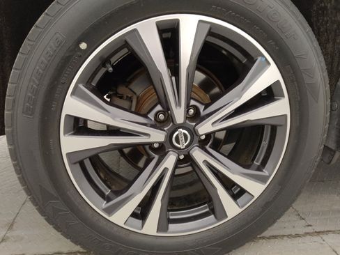 Used 2018 Nissan Rogue SL FWD image 31