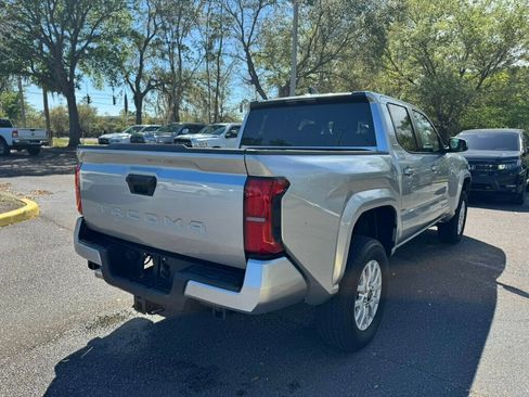 Used 2025 Toyota Tacoma SR5 image 9