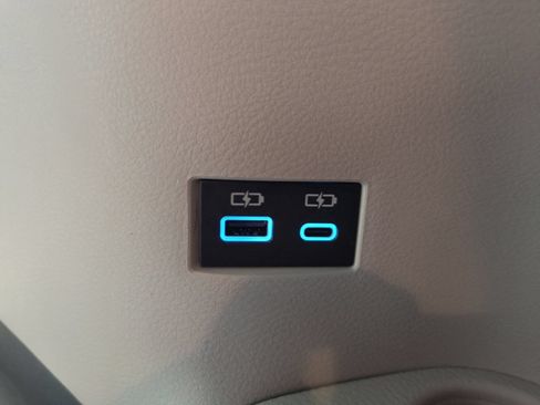 Used 2024 Toyota Sienna XLE FWD image 34