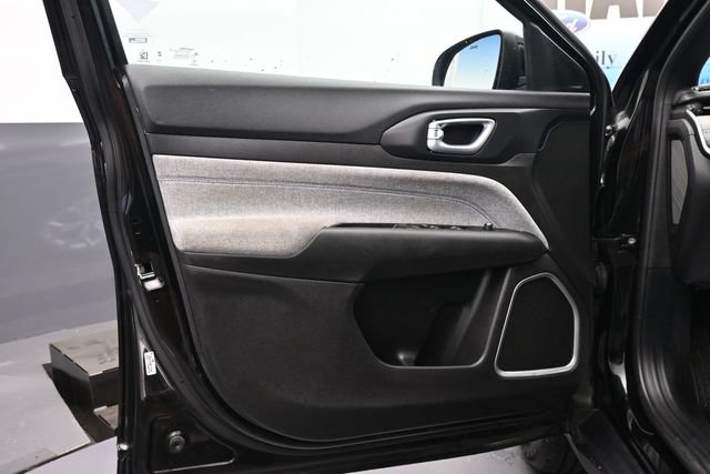 Used 2024 Jeep Compass Latitude AWD/4WD image 9