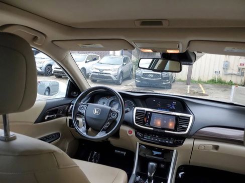 Used 2017 Honda Accord Touring image 32