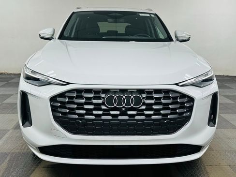 Certified 2025 Audi Q5 Premium w/ Convenience Package image 2