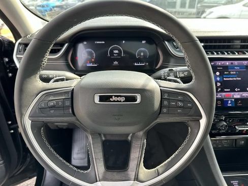 Used 2023 Jeep Grand Cherokee Limited AWD/4WD image 27