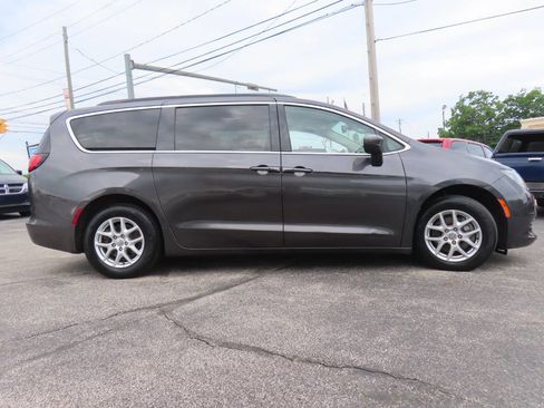 Used 2020 Chrysler Voyager Lxi FWD image 6