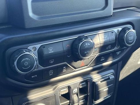 Used 2021 Jeep Wrangler Unlimited Sport image 30