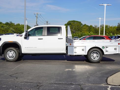 New 2025 GMC Sierra 3500 Pro w/ Convenience Package image 4