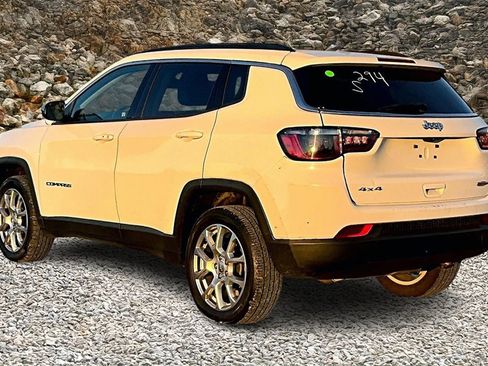 Used 2022 Jeep Compass Latitude image 10