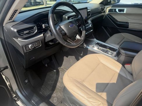 Used 2020 Ford Explorer XLT w/ Equipment Group 202A AWD/4WD image 9