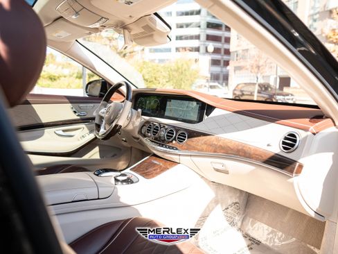 Used 2018 Mercedes-Benz S 560 4MATIC Sedan w/ Premium Package image 15