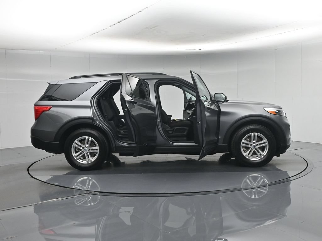 Used 2023 Ford Explorer XLT RWD image 4