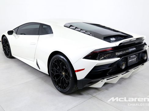 Used 2022 Lamborghini Huracan EVO image 6