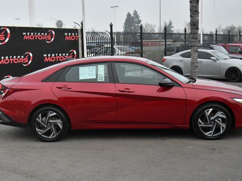 Used 2025 Hyundai Elantra Sport image 9