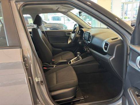 Used 2021 Hyundai Venue SE FWD image 21
