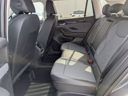 New 2026 Volkswagen Tiguan SE image 25