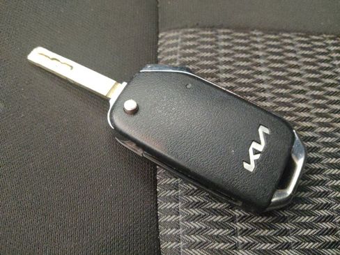 Used 2023 Kia Sorento LX AWD/4WD image 32