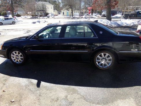 Used 2010 Cadillac DTS Premium w/ Driver Awareness Package FWD image 8
