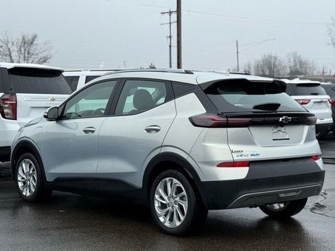 Used 2023 Chevrolet Bolt EUV LT w/ Comfort Package image 42