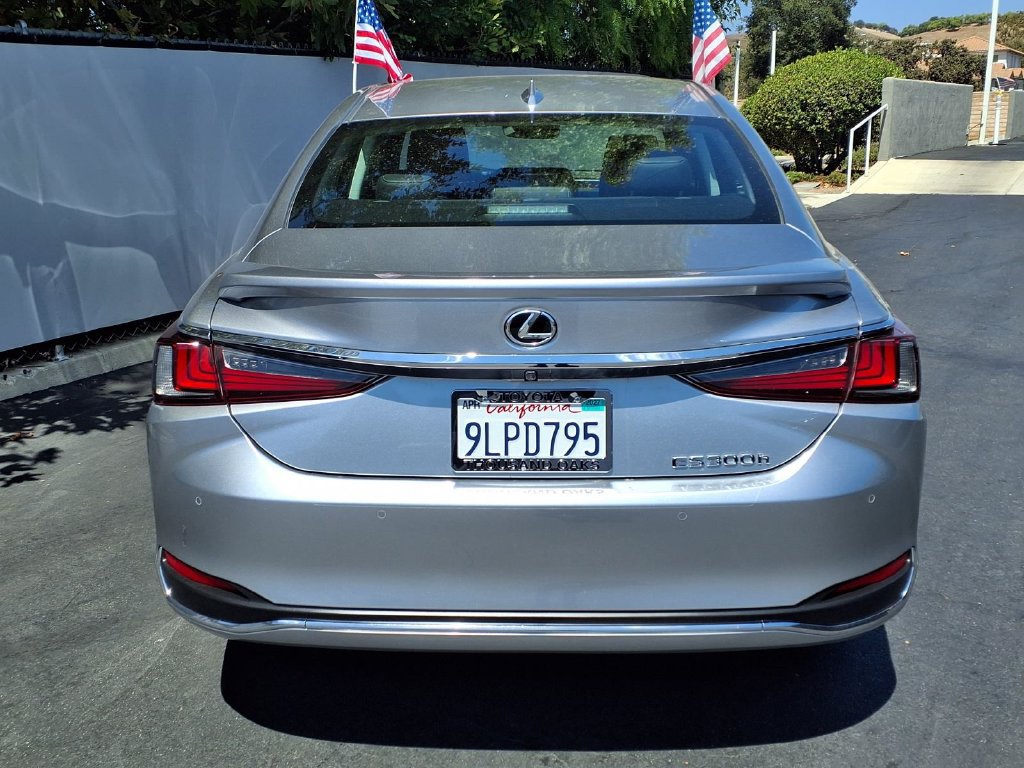 Used 2024 Lexus ES 300h w/ Premium Package FWD image 7