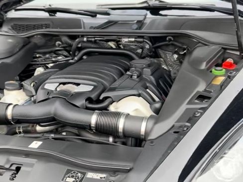 Used 2014 Porsche Cayenne GTS image 5