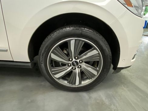 Used 2019 Lincoln Navigator Reserve AWD/4WD image 16