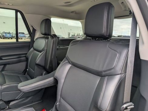 Used 2025 Ford Expedition Platinum AWD/4WD image 27