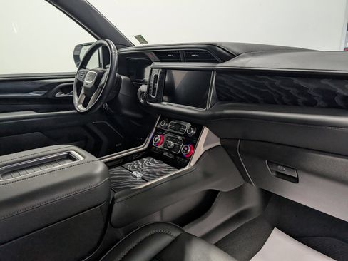 Used 2022 GMC Yukon Denali image 24