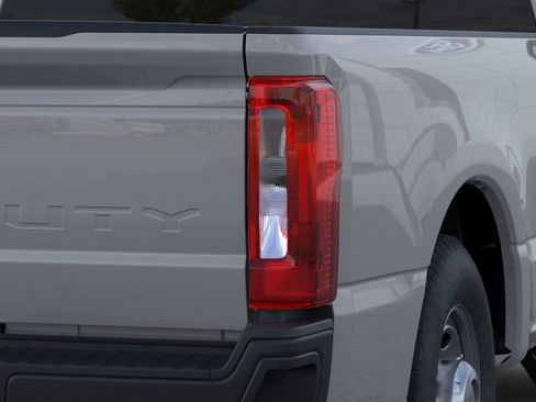 Used 2025 Ford F250 XL RWD image 21