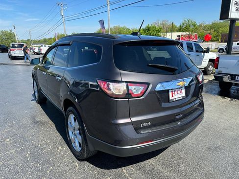 Used 2016 Chevrolet Traverse LT w/ Style and Technology Package FWD image 2