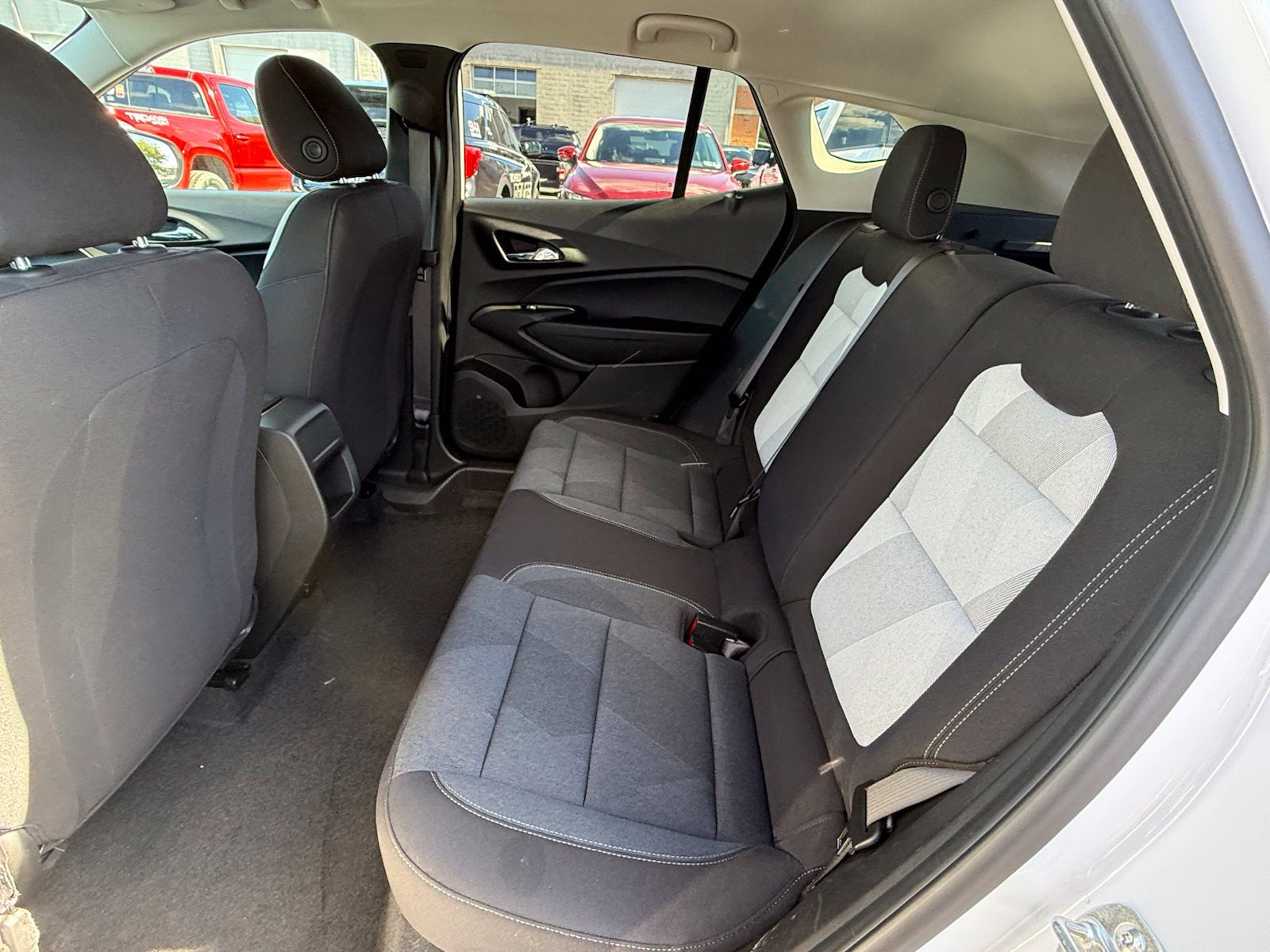 Used 2025 Chevrolet Trax LS w/ LS Convenience Package FWD image 14