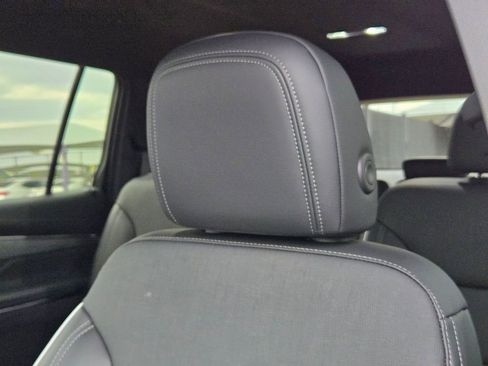 Used 2025 Buick Enclave Preferred image 11