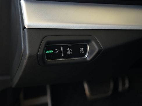 Used 2019 Lamborghini Urus AWD/4WD image 31