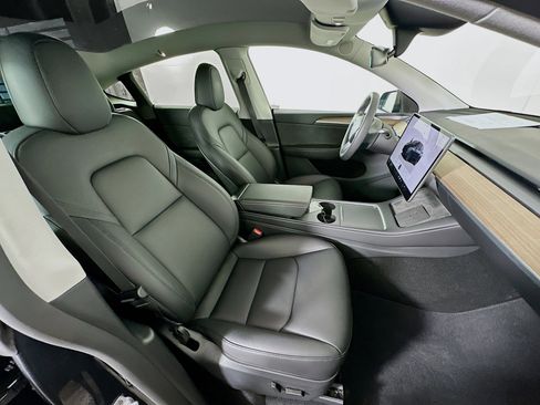 Used 2024 Tesla Model Y Long Range image 30