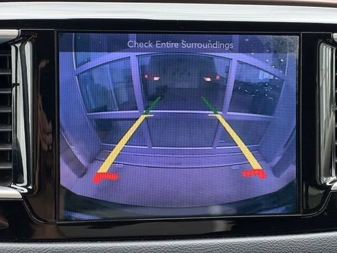 Used 2017 Chrysler Pacifica Touring FWD image 4