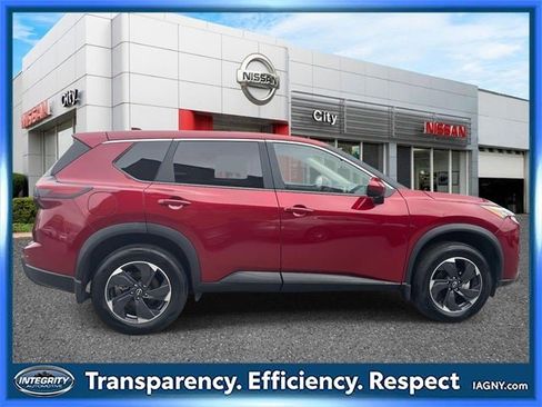 Certified 2025 Nissan Rogue SV image 5