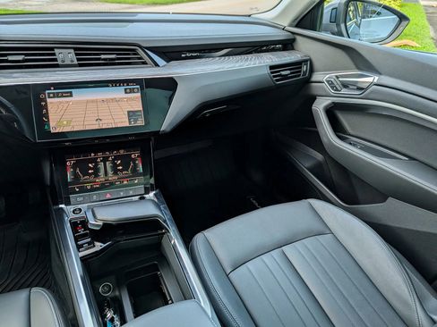 Used 2021 Audi e-tron Premium w/ Towing Package image 39