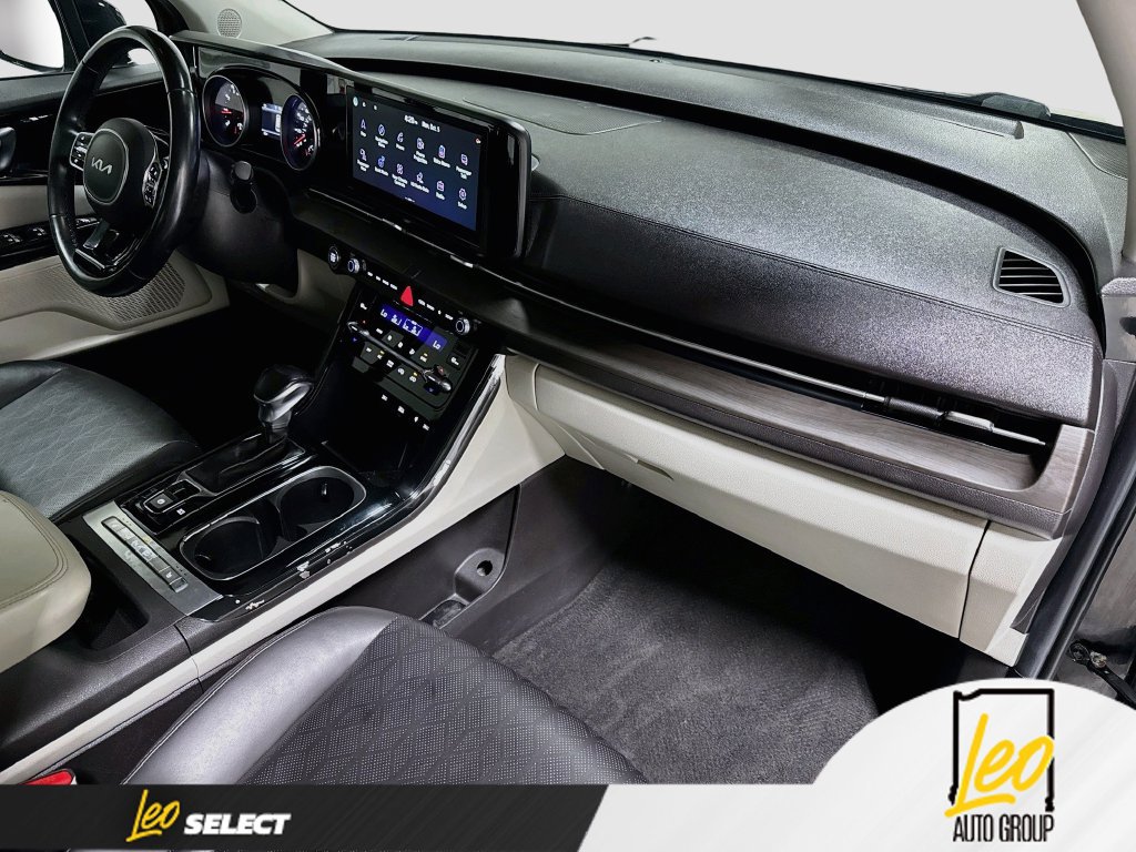 Used 2022 Kia Carnival EX FWD image 32