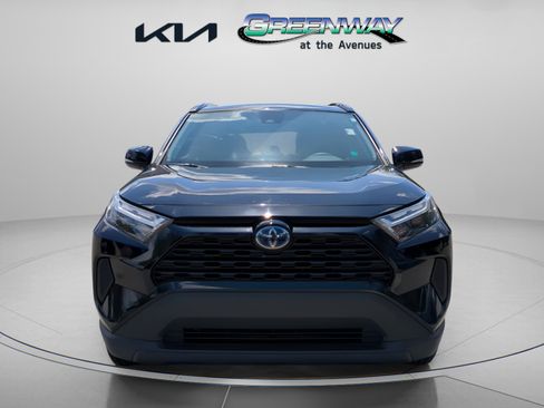 Used 2022 Toyota RAV4 XLE AWD/4WD image 2