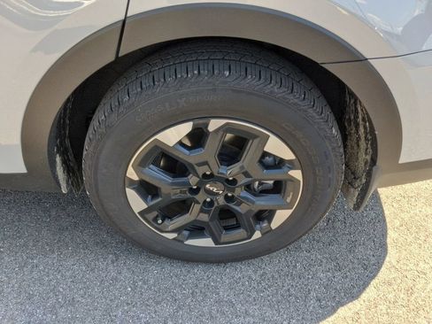 Certified 2025 Kia Sorento S w/ Panoramic Sunroof Package FWD image 11