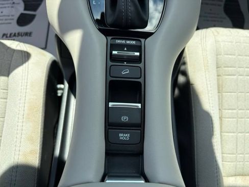 Used 2025 Honda HR-V LX image 18