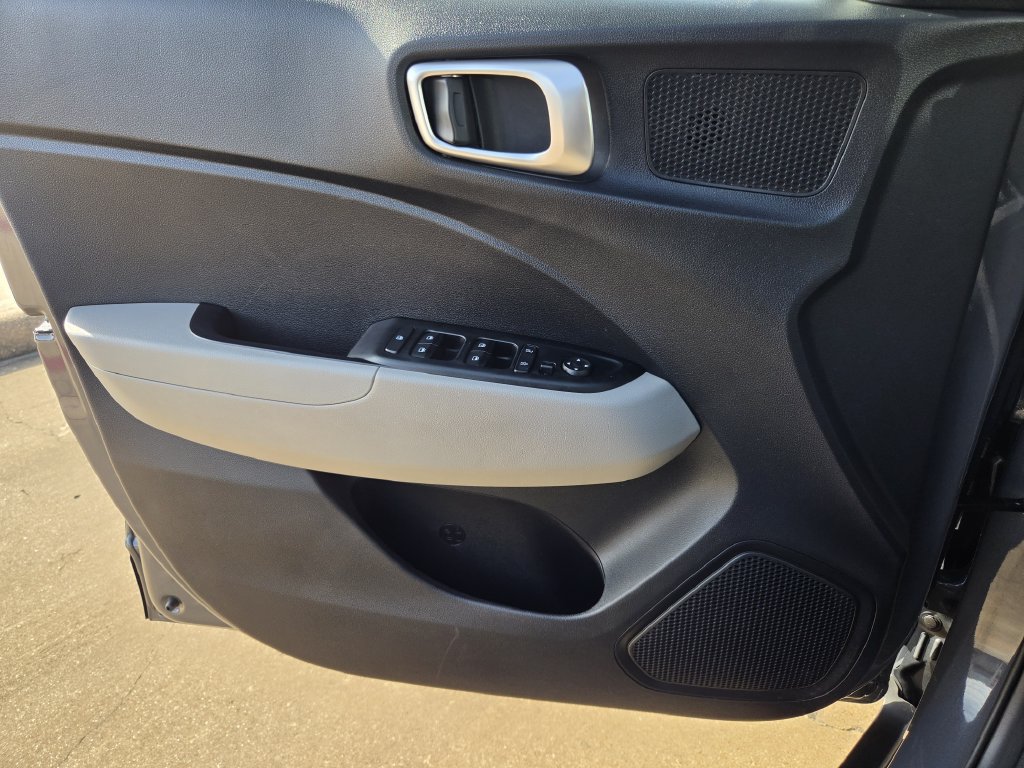 Used 2026 Hyundai Venue SEL FWD image 25