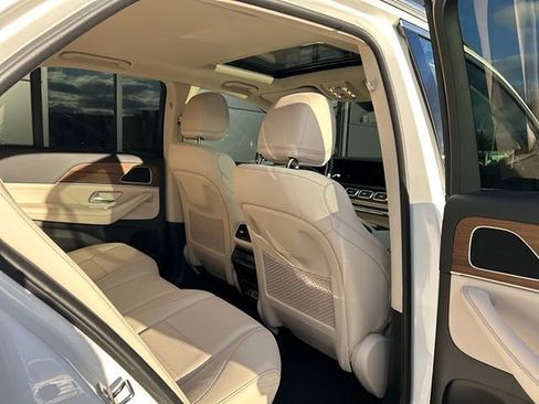 Used 2025 Mercedes-Benz GLE 350 4MATIC image 17