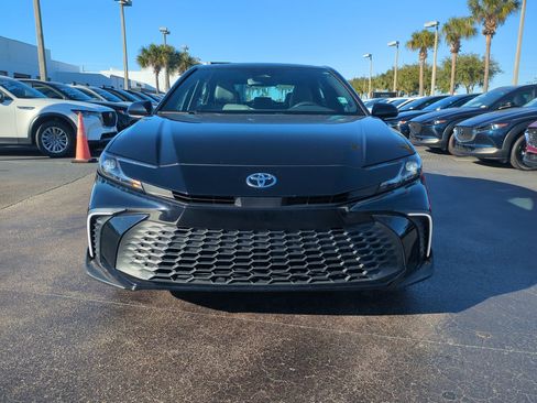 Used 2025 Toyota Camry SE image 9