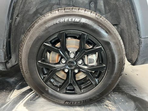 Used 2024 Jeep Grand Cherokee L Laredo image 24