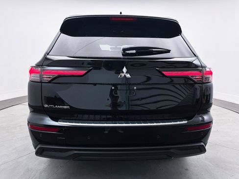 New 2025 Mitsubishi Outlander ES image 6