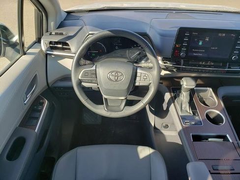Used 2024 Toyota Sienna XLE image 15
