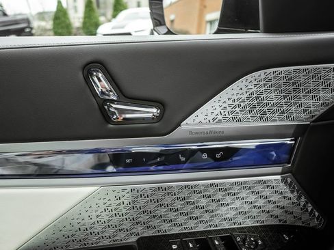 Used 2023 BMW 760i xDrive w/ Executive Package image 17