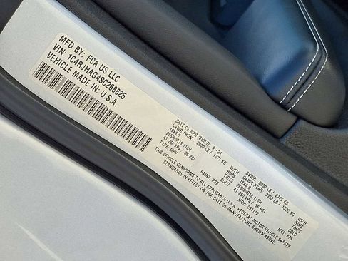 Used 2025 Jeep Grand Cherokee Altitude image 38